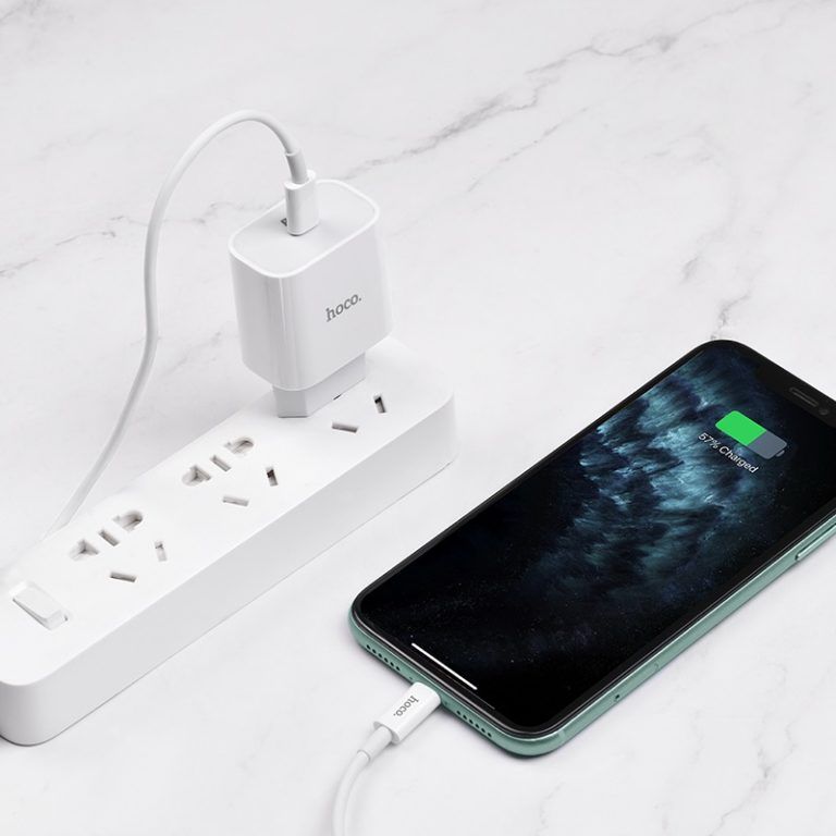 Мережевий зарядний пристрій з кабелем HOCO C76A Plus Speed source PD20W charger set(C to iP) White