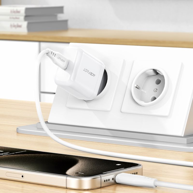 Мережевий зарядний пристрій ACEFAST A130 PD20W single USB-C charger White