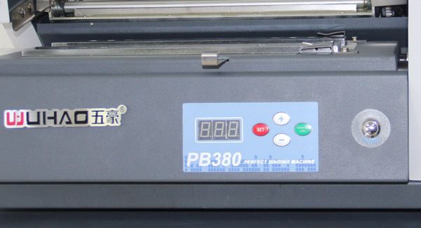 Термоклейова машина PB380
